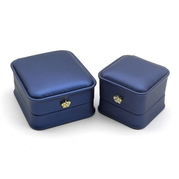 Luxury Blue Crown Multi-Color Square PC Leather Ring Pendant With Shining Pearl Waist Buckle Design For Gift Giving